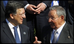 Raúl Castro  José Manuel Durão Barroso en Sgo Chile CELAC UE